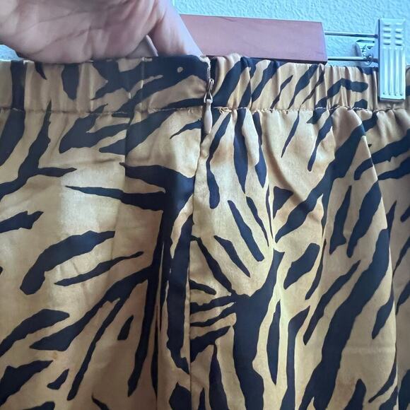 NEW Dress Forum Los Angeles Women's M Animal Print Midi Skirt Goldenrod Black - Picture 4 of 7